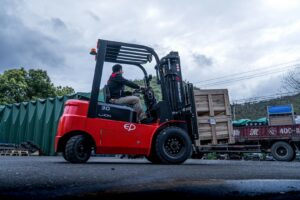 Электрический погрузчик EP EFX302H 2W300 (3000 мм)